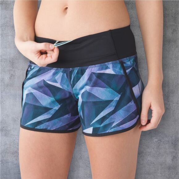Lululemon Run Times Short 4-way Stretch 4in
Pretty Prism Multi Black Wmns Sz 12 - Picture 1 of 10